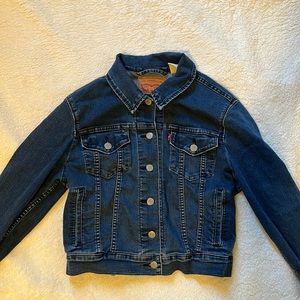 Women’s Levis Dark Blue, Denim cropped Jacket.